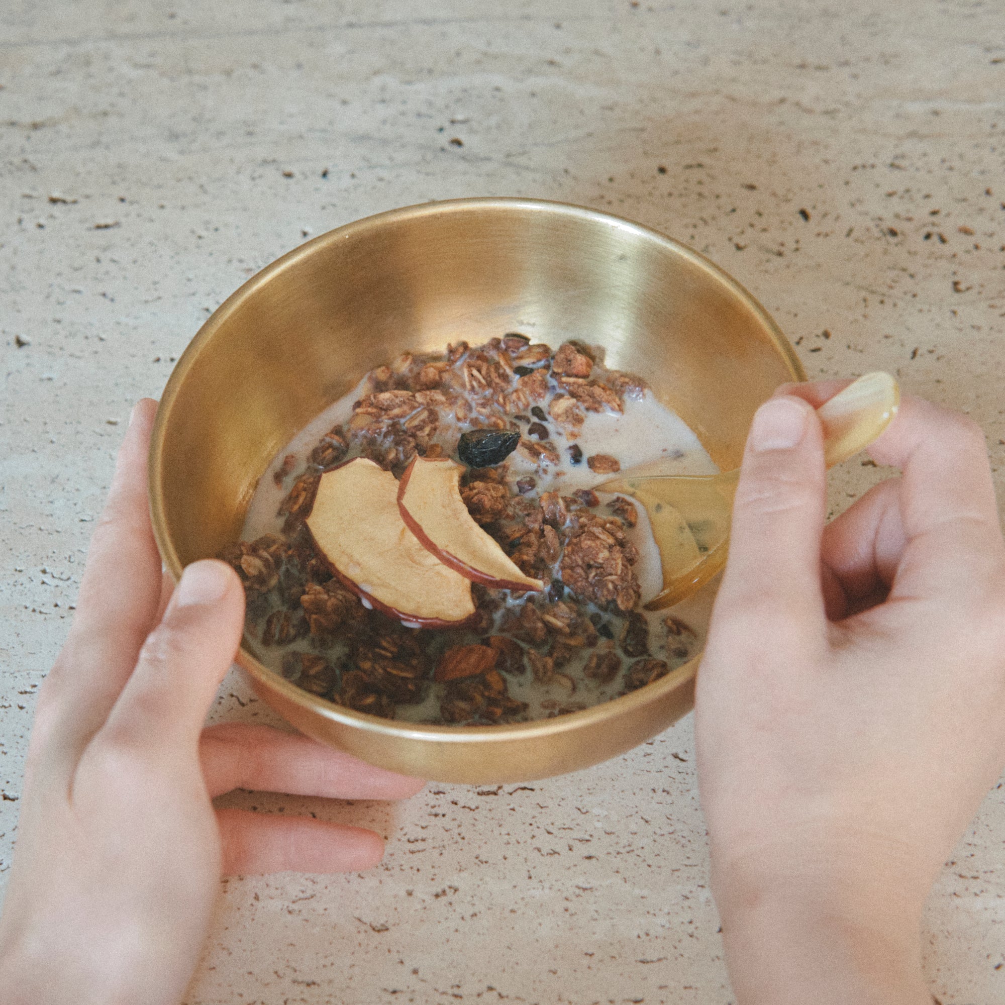 おやつにも、朝ごはんの置き換えにも!「おなかを甘くほくほくと満たす栄養たっぷりグラノーラ」